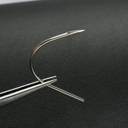 Invictus Tri-Beveled Ultra-Sharp Tips Uncoated Piercing Curved Needles (50 needles per box)