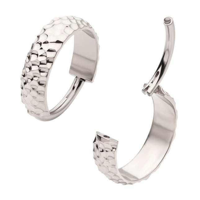 Invictus Titanium Hammered Pattern Side Facing Hinged Segment Clicker
