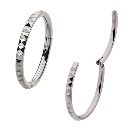 Invictus Titanium with Pyramid Design Side Facing Hinged Segment Clicker